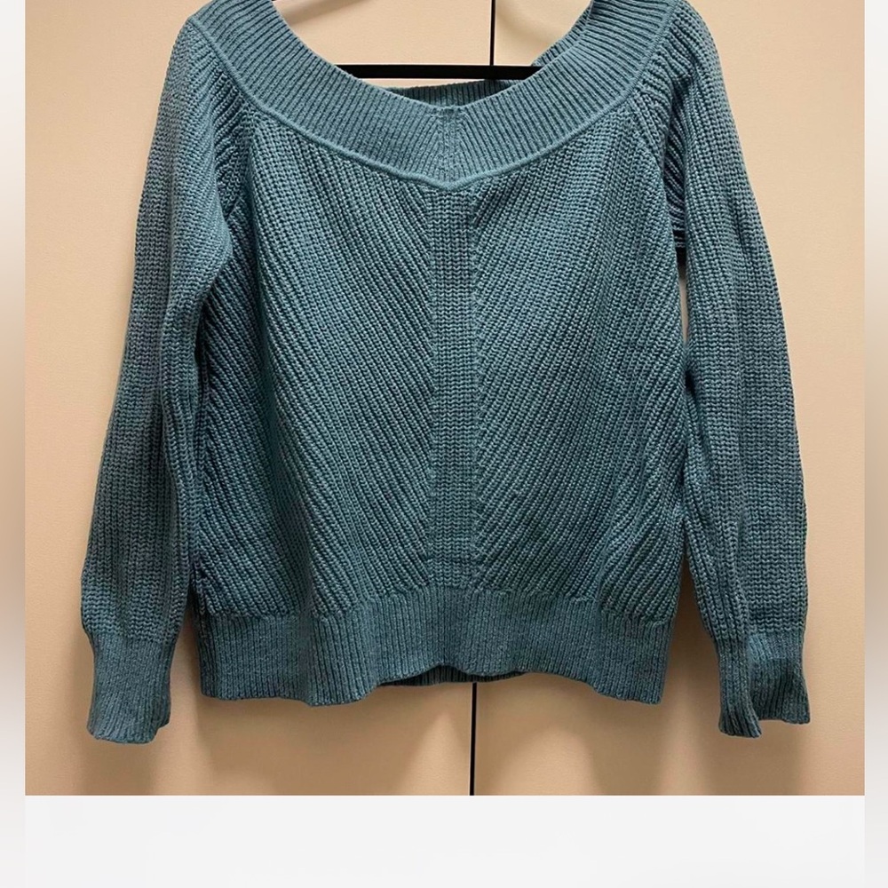 Gorgeouss blue super sexy Abercrombie v-neck sweater EUC
